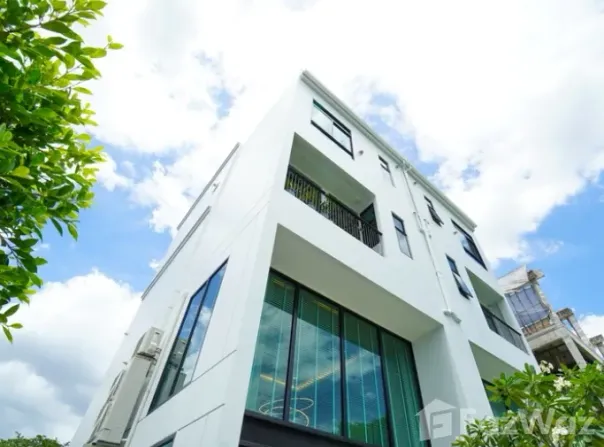 41 Soi Satri Witthaya 2, Soi 15, Satriwitthaya 2 Rd, Lat Phrao, Bangkok 10230, THA, Lat Phrao, Bangkok