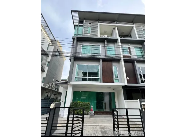 9 บี สแควร์ พระ ราม 9, วังทองหลาง, กรุงเทพมหานคร, 10310 ประเทศไทย, วังทองหลาง, 