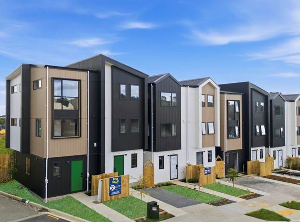 42 Takarore Crescent, Flat Bush, Manukau City