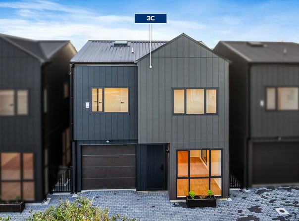 3 Towra Place, Botany Downs, Manukau City