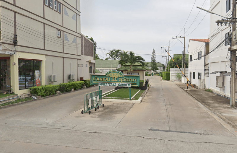 /international/th/ban-suan-suwatthana-housing-ซอยหมู่บ้านสวนสุวัฒนา-nong-prue-amphoe-bang-lamung-chon-buri-province-20150-tha-nong-prue-chon-buri-340000217507/