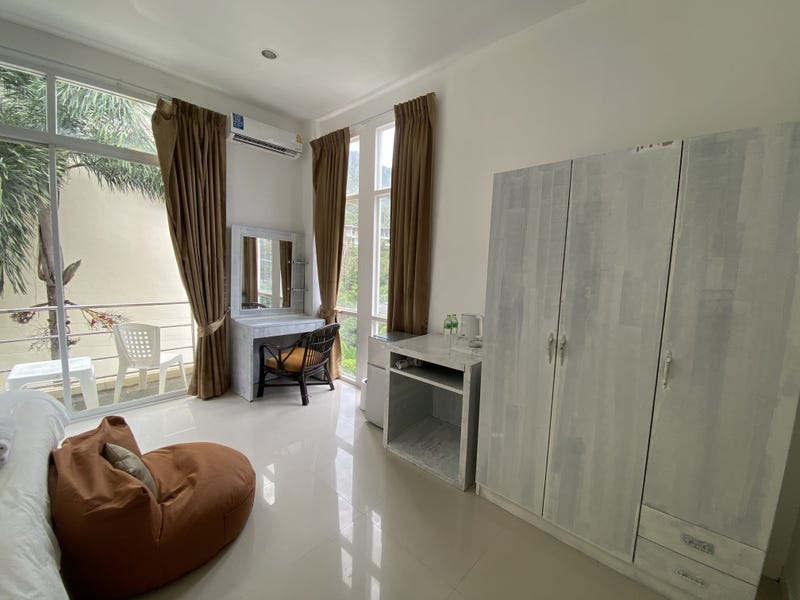 /international/th/cafe-cheby-ru-patak-road-ka-ron-phuket-83100-thailand-phuket-phuket-340065875243/
