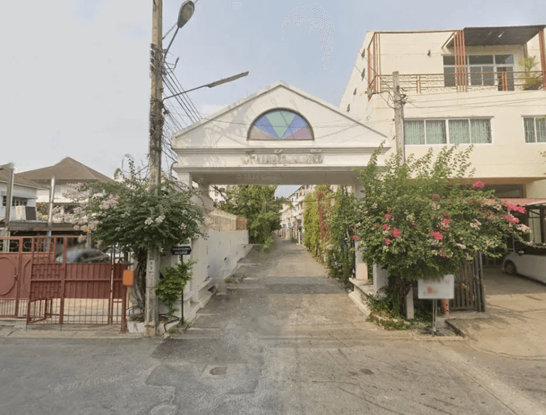 /international/th/soi-lat-phrao-18-yaek-2-chom-phon-chatuchak-bangkok-10900-thailand-chatuchak-bangkok-340000277420/