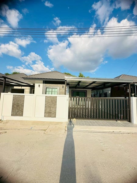 /international/th/ratanakorn-village-18-na-kluea-pattaya-chon-buri-20150-thailand-pattaya-changwat-chon-buri-340065968957/