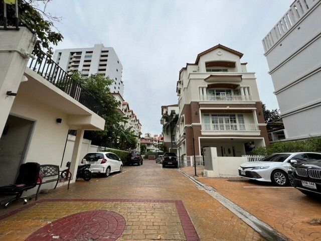 /international/th/little-bao-sukhumvit-55-khlong-tan-nuea-vadhana-bangkok-10110-thailand-vadhana-bangkok-340000085773/
