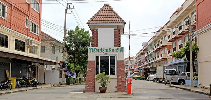 /international/th/28-2-phutthamonthon-sai-4-road-krathum-lom-sam-phran-nakhon-pathom-73220-thailand-sam-phran-changwat-nakhon-pathom-340000102027/