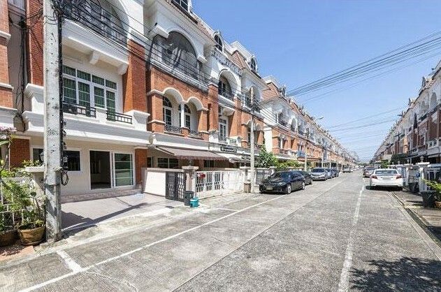 /international/th/22-ramkhamhaeng-123-hua-mak-bang-kapi-bangkok-10240-thailand-bang-kapi-bangkok-340065894912/