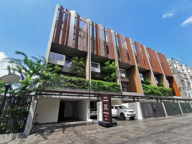 /international/th/180-soi-sap-charoen-suk-bang-na-tai-bang-na-bangkok-10260-thailand-bang-na-bangkok-340065933981/