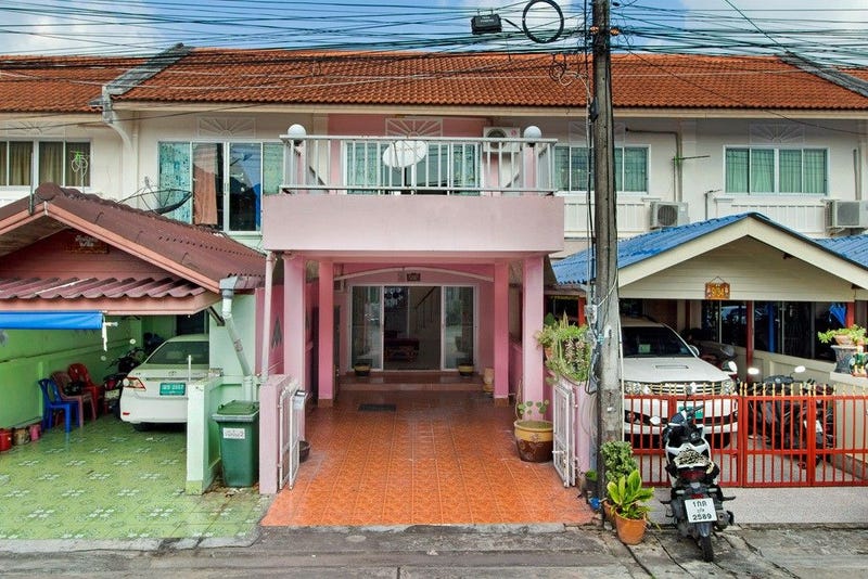/international/th/the-view-bar-muban-phuket-golden-ville-3-soi-muban-phuket-golden-ville-5-kathu-phuket-83120-tha-kathu-phuket-340000031903/