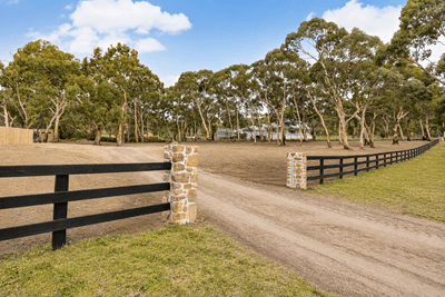 /international/au/79-albert-road-sunbury-vic-205264651/