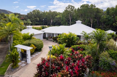/international/au/13-egret-close-port-douglas-qld-150751100/