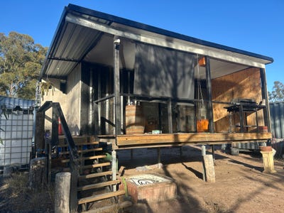 /international/au/557-myra-road-tara-qld-205264303/